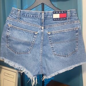 OLD SCHOOL TOMMY CUT-OFFS